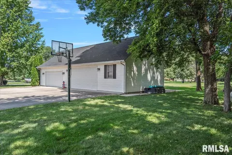 Exterior - 25 Rolling Meadows Ln, Springfield, IL 62711 photo 4 of 8