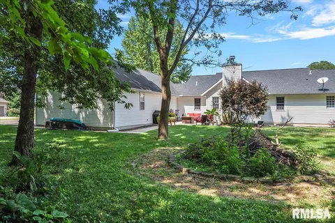 Exterior - 25 Rolling Meadows Ln, Springfield, IL 62711 photo 5 of 8