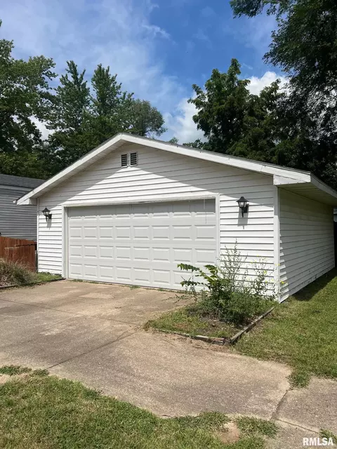 102 E Main St, Bath, IL 62617 photo 5