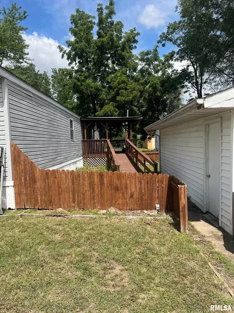 102 E Main St, Bath, IL 62617 photo 8