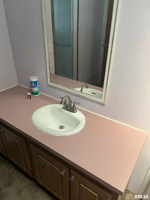102 E Main St, Bath, IL 62617 photo 32