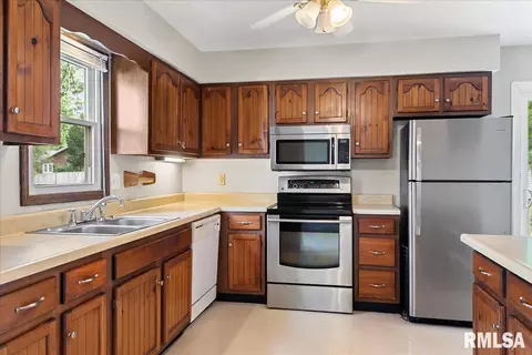 1917 Croydon Dr, Springfield, IL 62703 photo 9