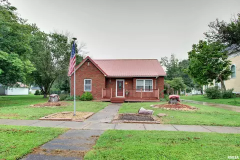 219 N Ohio St, Camp Point, IL 62320