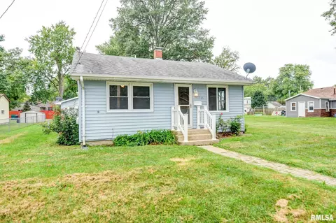 716 Esther St, Taylorville, IL 62568