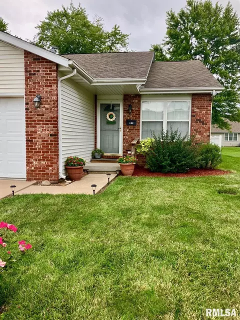 132 Stelle Ct, Virden, IL 62690