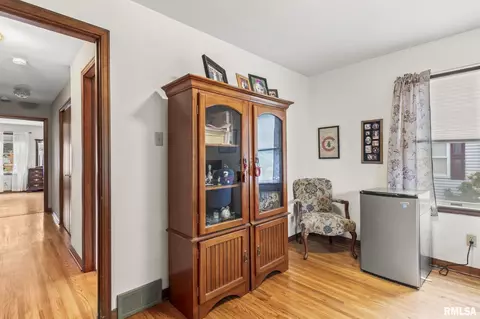 Entry Way - 2125 N 22nd St, Springfield, IL 62702 photo 1 of 1
