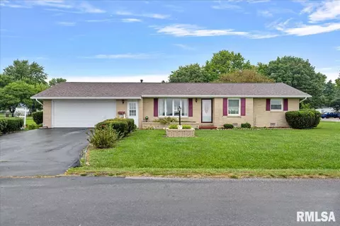 311 Locust St, Stonington, IL 62567