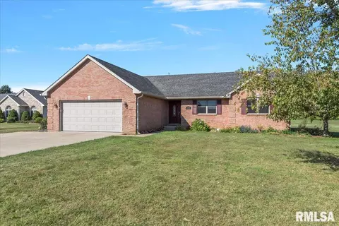 1673 840th Ave, Lincoln, IL 62656