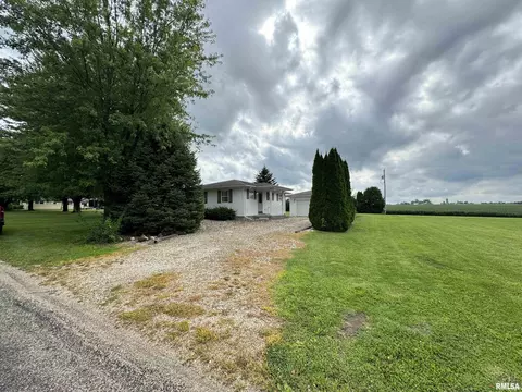 152 Starr Dr, Avon, IL 61415 photo 6