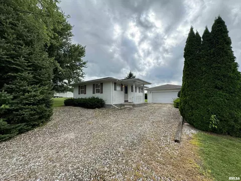 152 Starr Dr, Avon, IL 61415 photo 2