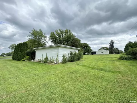 152 Starr Dr, Avon, IL 61415 photo 5