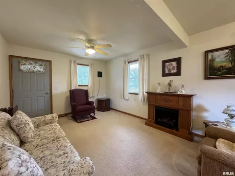 152 Starr Dr, Avon, IL 61415 photo 11