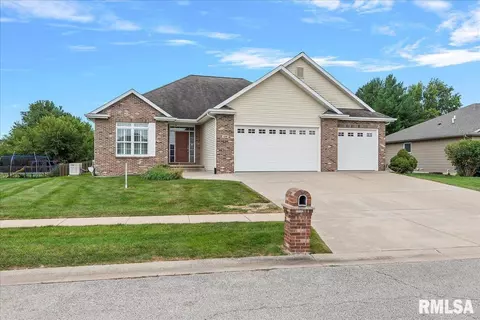 608 Burberry Ln, Rochester, IL 62563