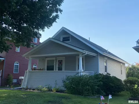 804 W Main Cross St, Taylorville, IL 62568