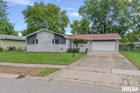 217 Deerhead Ln, Springfield, IL 62704