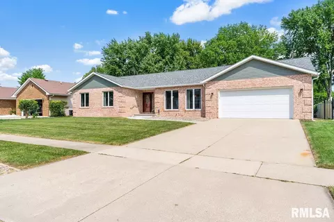 1812 Hunter Ridge Dr, Springfield, IL 62704