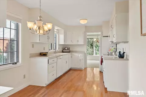 Kitchen - 16 Turnberry Pl, Springfield, IL 62704 photo 3 of 3
