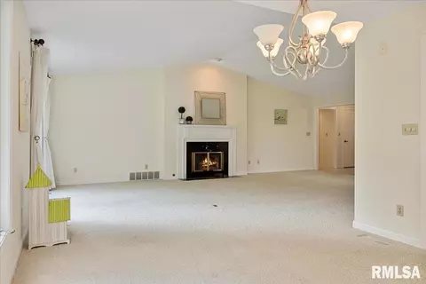 Living - 16 Turnberry Pl, Springfield, IL 62704 photo 4 of 4
