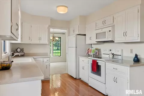 Kitchen - 16 Turnberry Pl, Springfield, IL 62704 photo 1 of 3