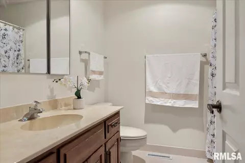 Bath - 16 Turnberry Pl, Springfield, IL 62704 photo 3 of 3
