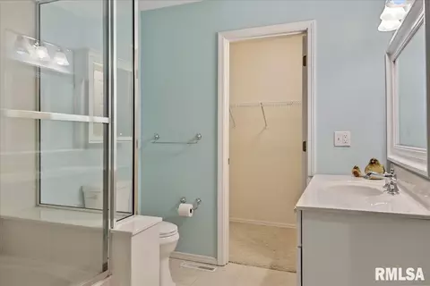 Bath - 16 Turnberry Pl, Springfield, IL 62704 photo 1 of 3