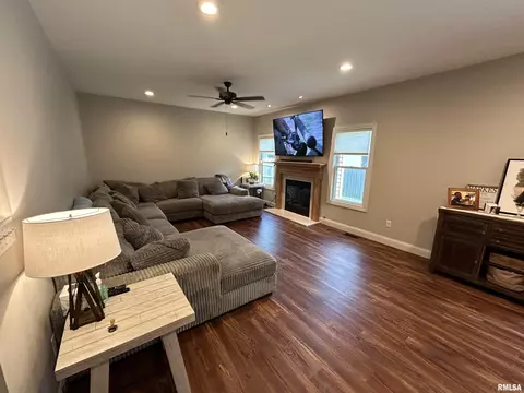 2108 Dubsdread Dr, Springfield, IL 62711 photo 9