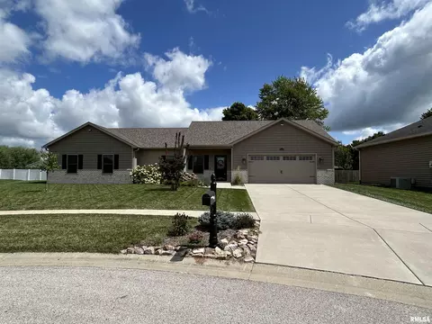 2108 Dubsdread Dr, Springfield, IL 62711 photo 2