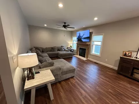 2108 Dubsdread Dr, Springfield, IL 62711 photo 5