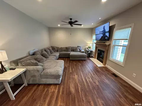 2108 Dubsdread Dr, Springfield, IL 62711 photo 8
