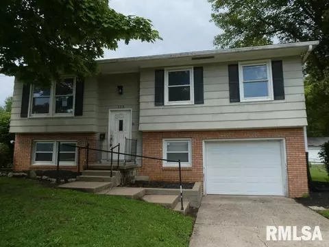 268 W Lincoln St, White Hall, IL 62092