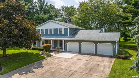 15 Pinehurst Rd, Lincoln, IL 62656