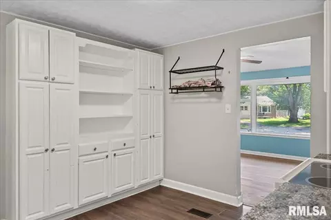 1706 E Pickett St, Springfield, IL 62703 photo 9