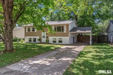 25 Westminister Dr, Chatham, IL 62629
