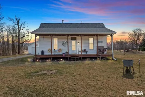 900 E 2700 N Rd, Mechanicsburg, IL 62545