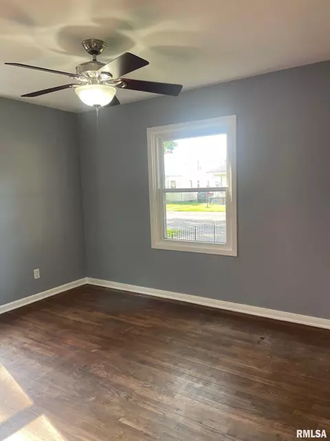 1205 E South St, Springfield, IL 62703 photo 5
