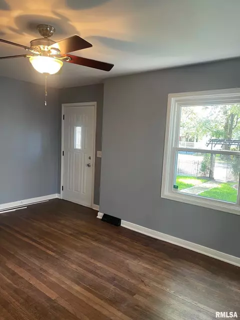 1205 E South St, Springfield, IL 62703 photo 2