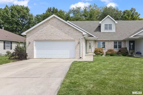 740 Woodridge Dr, Sherman, IL 62684