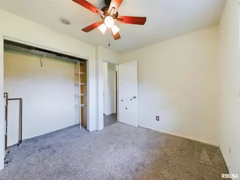 509 N Robin Ct, Athens, IL 62613 photo 12