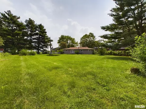 509 N Robin Ct, Athens, IL 62613 photo 14