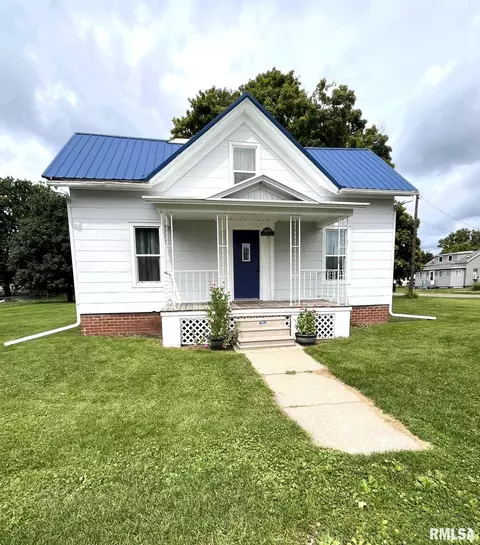 105 W Willard St, Wataga, IL 61488