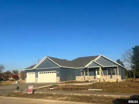 404 Manor Hill Dr, Chatham, IL 62629