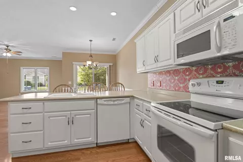 Kitchen - 3401 Pinyon Dr, Springfield, IL 62711 photo 2 of 3