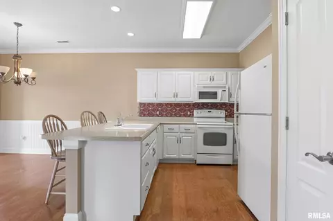 Kitchen - 3401 Pinyon Dr, Springfield, IL 62711 photo 3 of 3