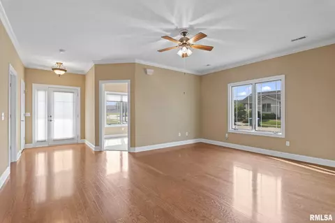 Living - 3401 Pinyon Dr, Springfield, IL 62711 photo 2 of 3