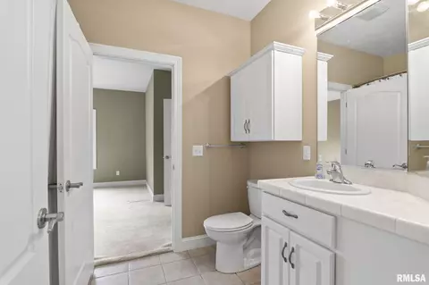 Bath - 3401 Pinyon Dr, Springfield, IL 62711 photo 1 of 2