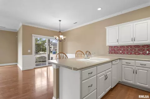 Dining - 3401 Pinyon Dr, Springfield, IL 62711 photo 1 of 2