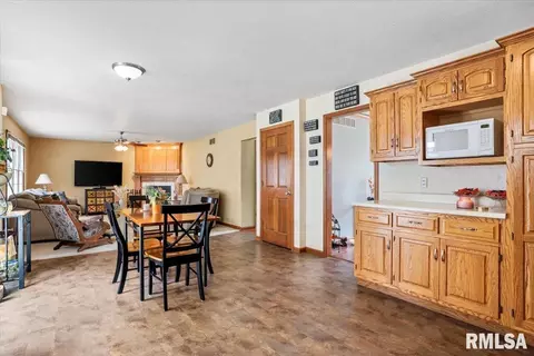 2413 Silver Mill Ct, Springfield, IL 62704 photo 9