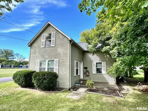 128 W Vandalia Rd, Jacksonville, IL 62650
