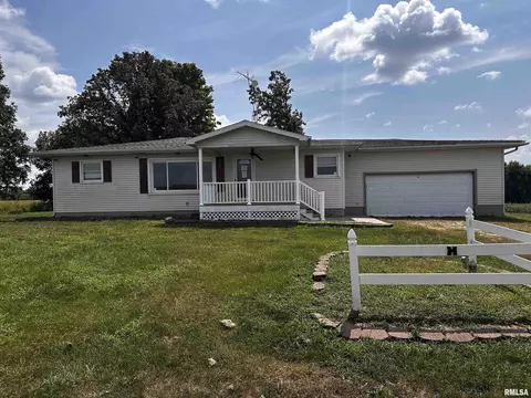 10975 Colbrook Rd, Carlinville, IL 62626