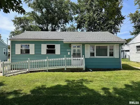 1621 Lakeview Terrace St, South Jacksonville, IL 62650